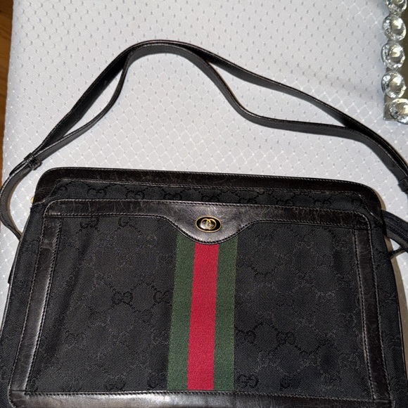 Vintage Gucci Sherry Shoulder Bag with Red and Green Stripe adjustable strap. - Picture 2 of 12